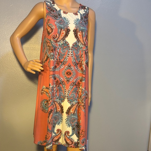 Jamie & Layla Elegant Salmon & Blue Paisley Sleeveless Midi Dress - Picture 2 of 8